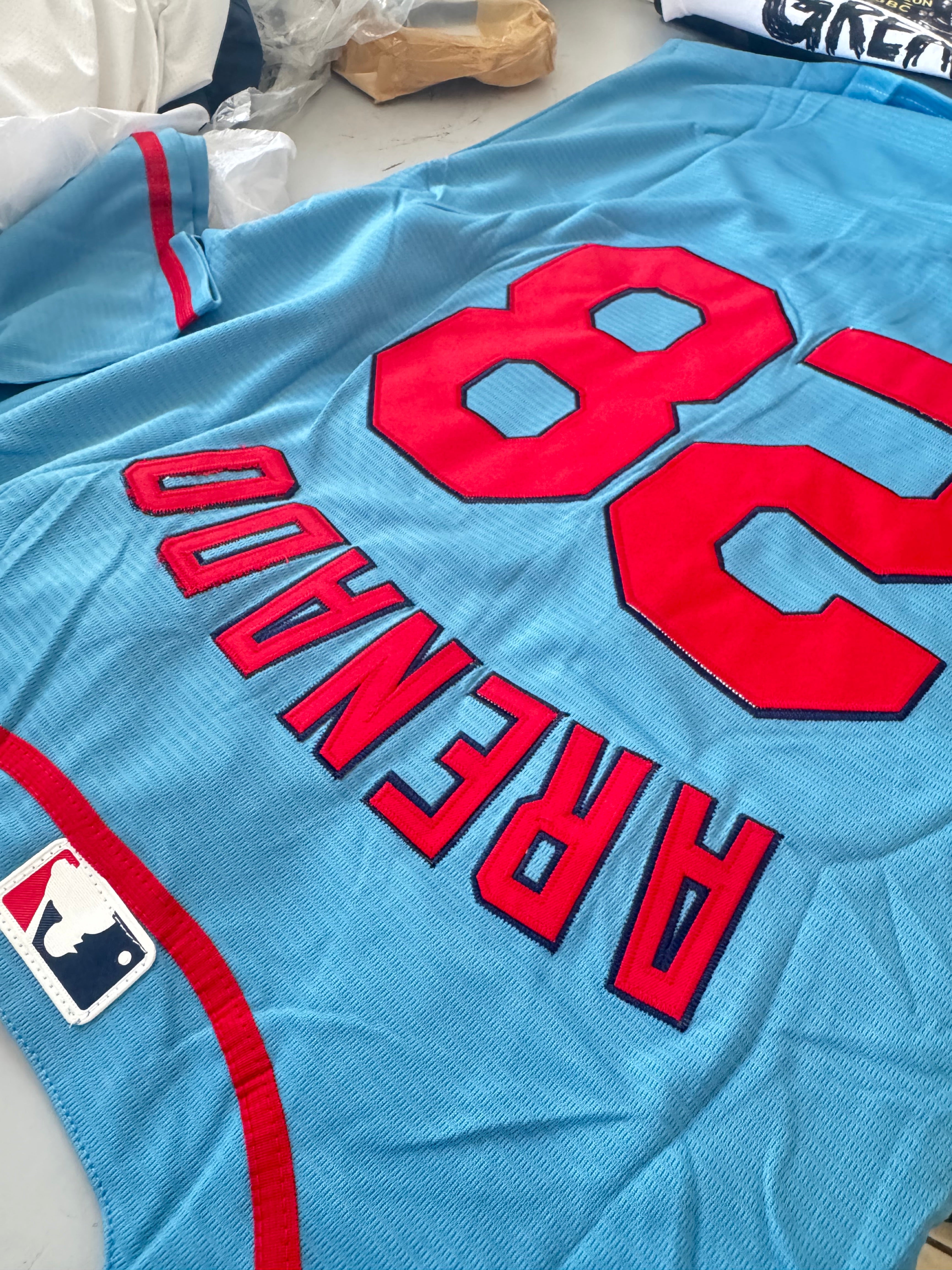 CAMISOLA JERSEY BASEBALL ST LOUIS CARDINALS NOLAN ARENADO #28 BORDADO